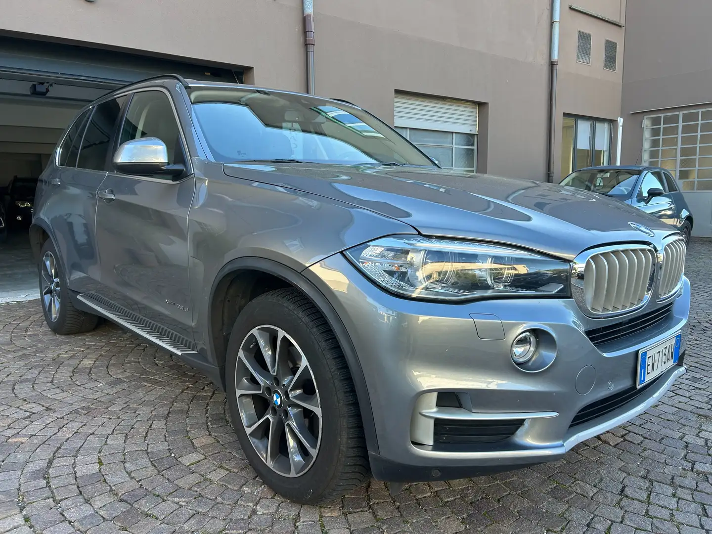 BMW X5 X5 sdrive25d Experience 218cv auto 7 posti Gris - 2