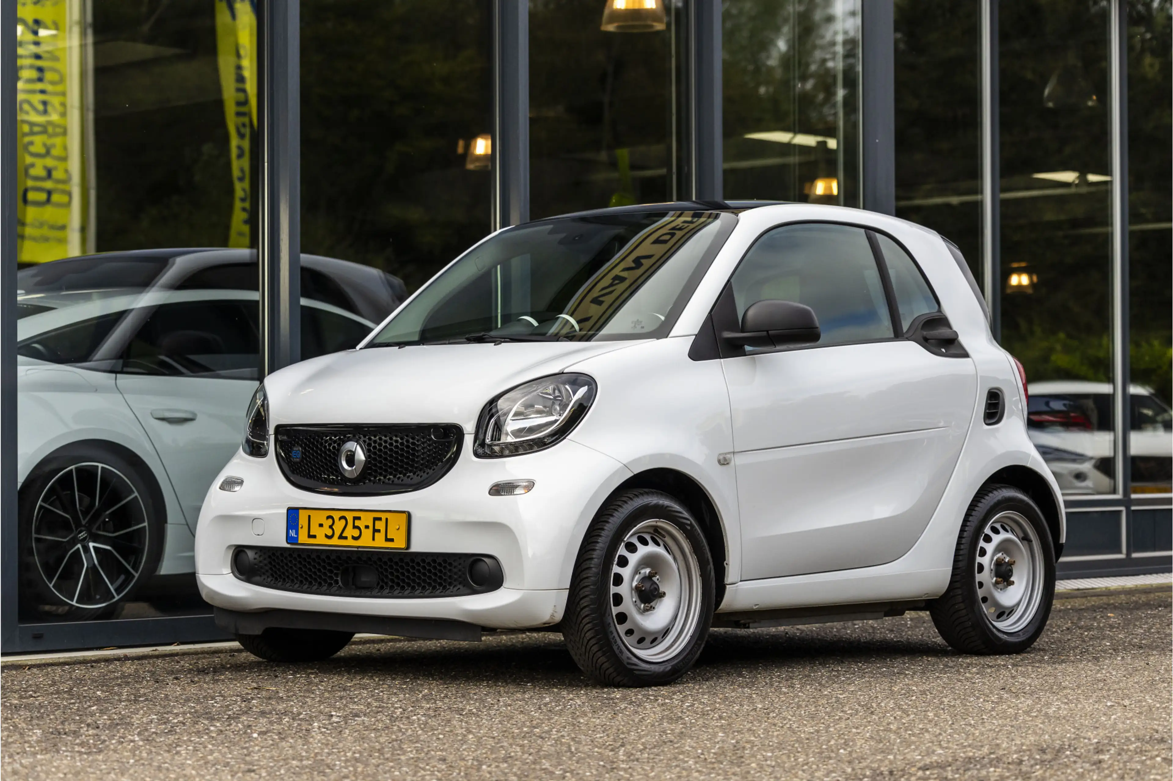 smart forTwo EQ Comfort 18 kWh — photo 10