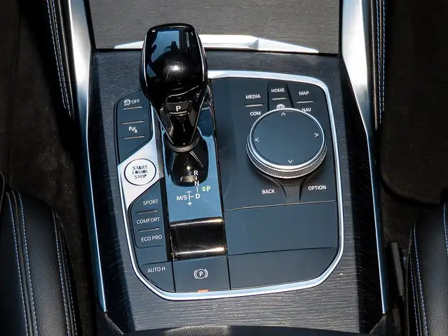 BMW 3 Series view 8