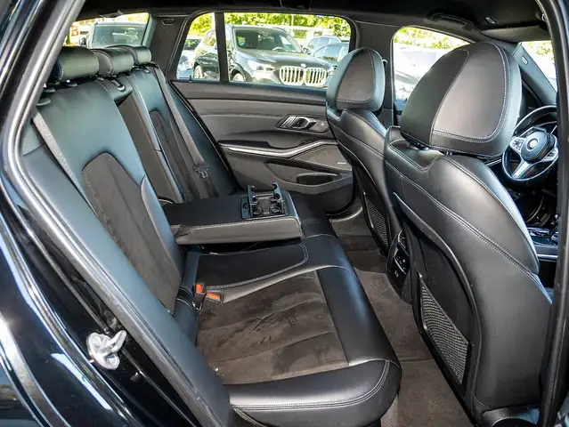 BMW 3 Series view 15