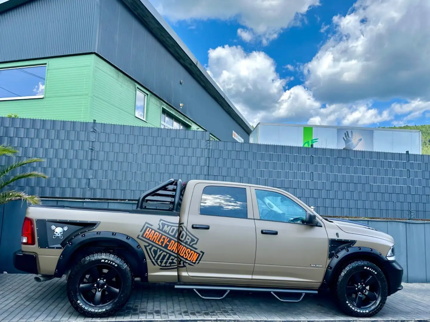 Dodge RAM 5,7 WIDEBODY-CREW CAB-HARLEY-EDITION-EXTREM Grau - 2