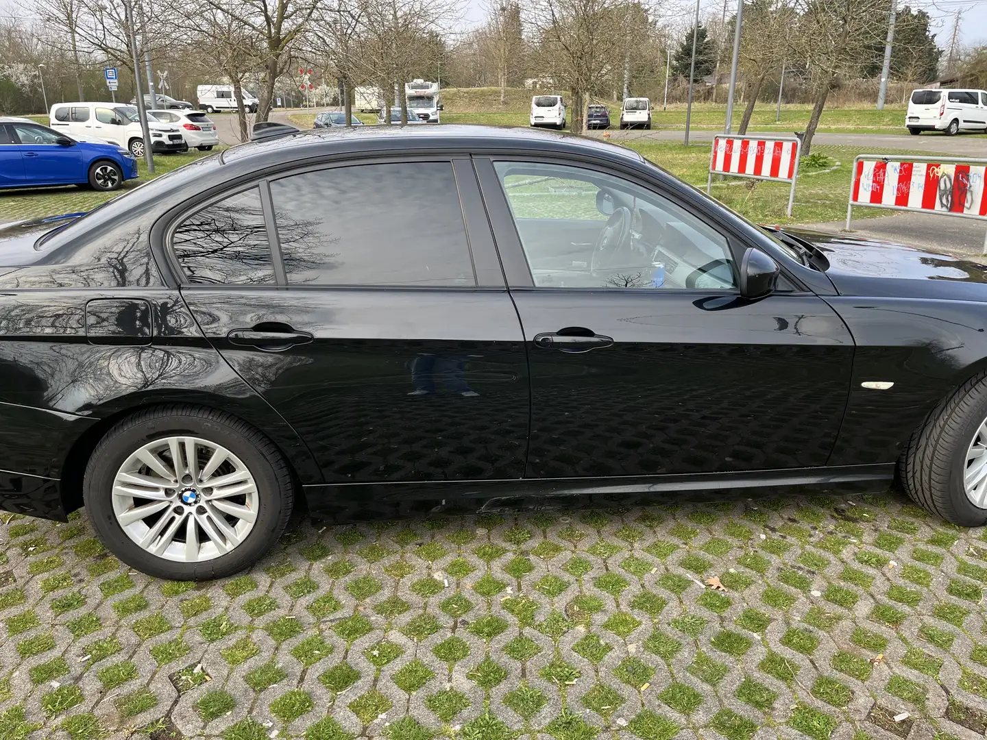 BMW 318 318d DPF Schwarz - 2
