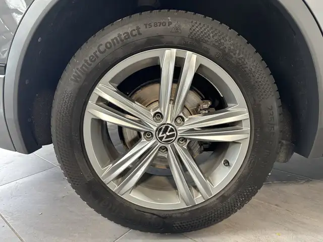 Volkswagen Tiguan view 3