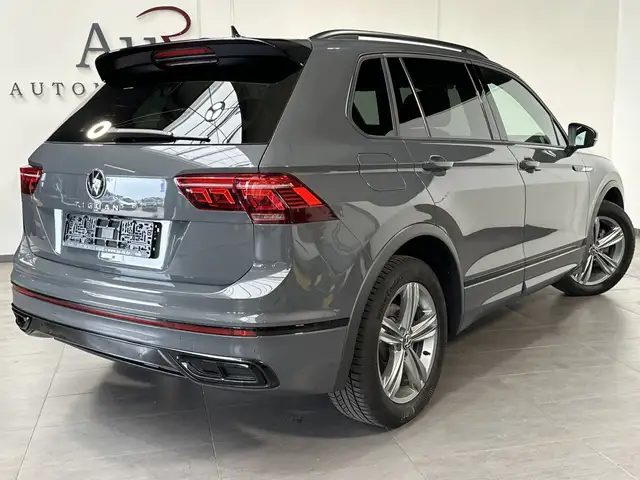 Volkswagen Tiguan view 4