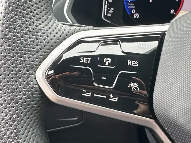 Volkswagen Tiguan view 13