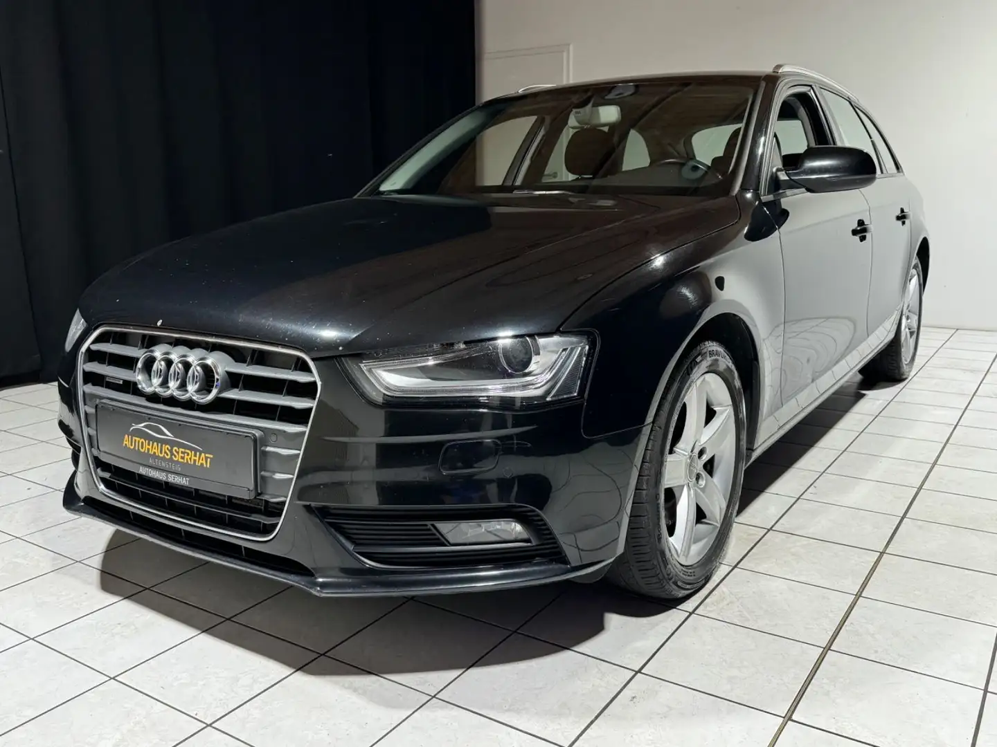 Audi A4 Avant 3.0 TDI quattro *NAVI*BI-XENON*PDC*AHK* Noir - 1