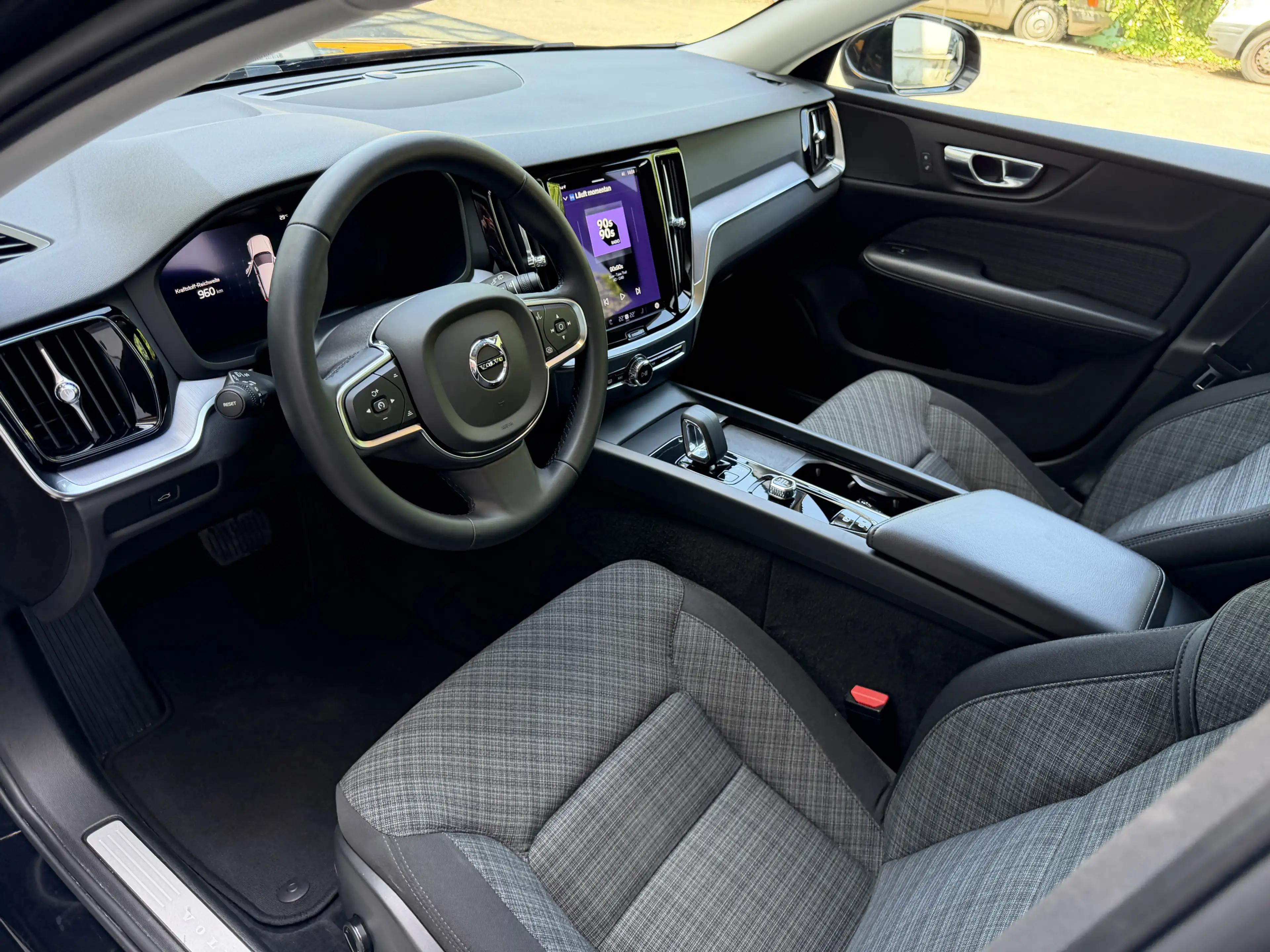 Volvo V60 Core LED Navi VirtualCockpit AHK Sitzheizung — photo 12