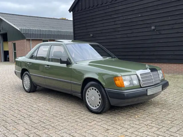 Mercedes-Benz 200 Diesel W124 , in zeer mooie originele staat, NL ke