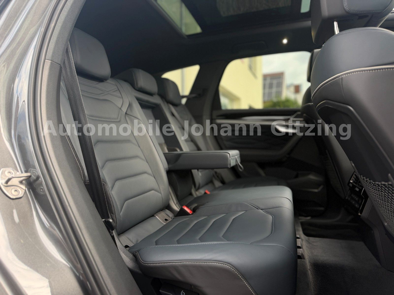 Volkswagen Touareg R-Line 4Motion 22" AHK PanoD Headup 360° — photo 14