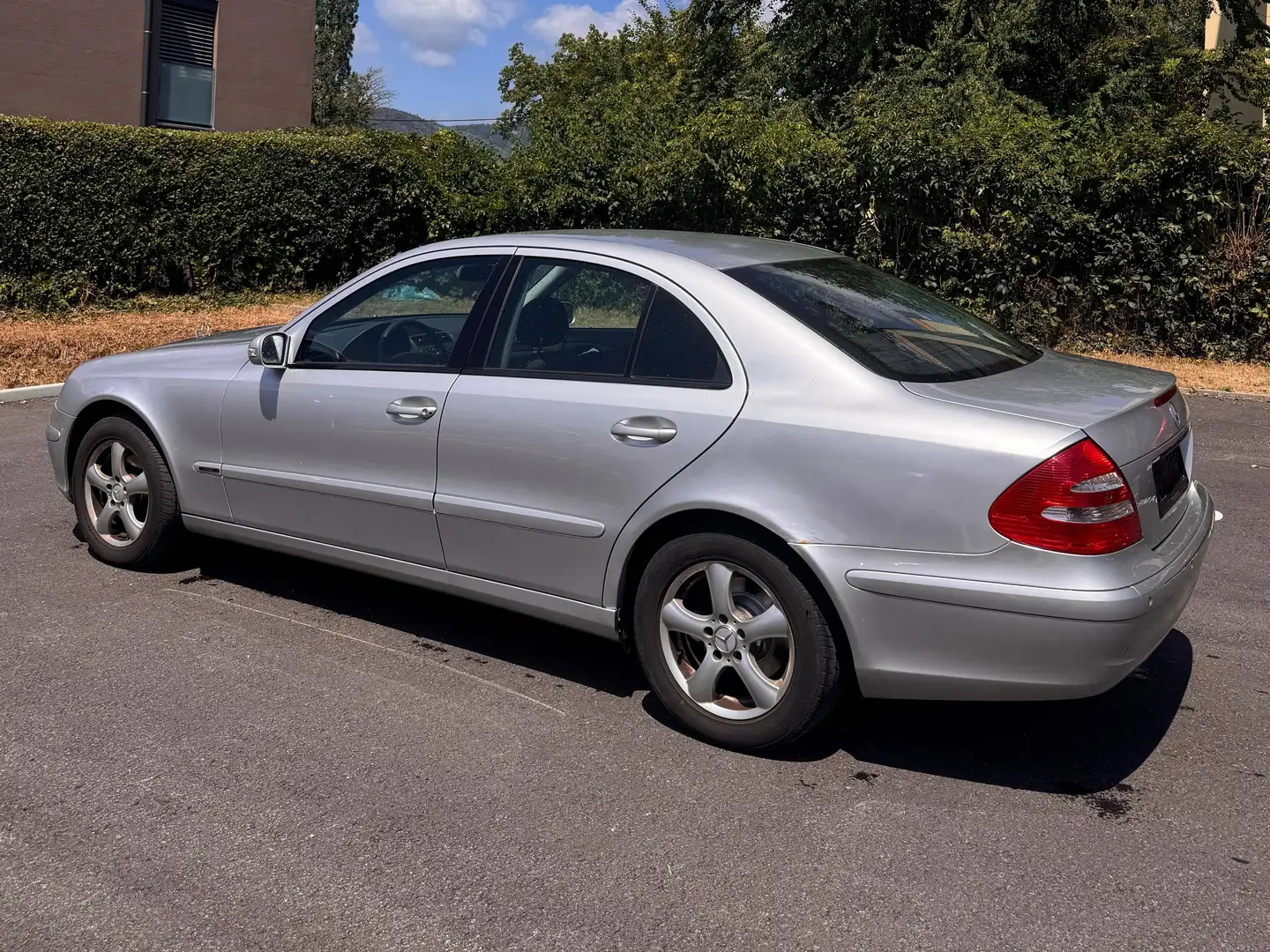 Mercedes-Benz E 220 Silber - 1