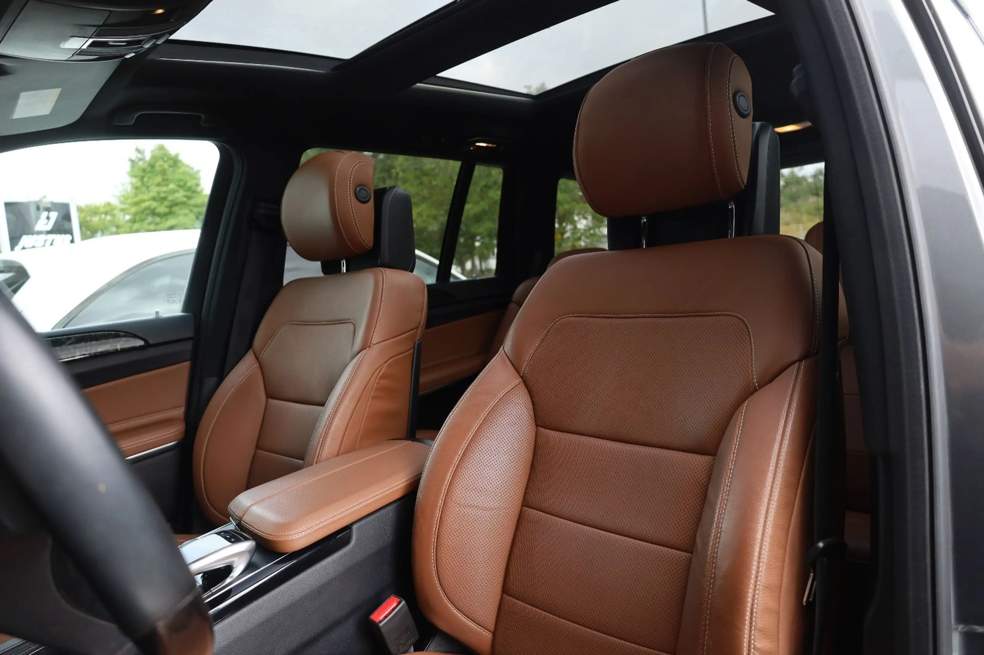 Mercedes-Benz GLS 500 GLS 550 4MATIC/360*/AIRMATIC/MASSAGE/PANO/HK/R21 — photo 11