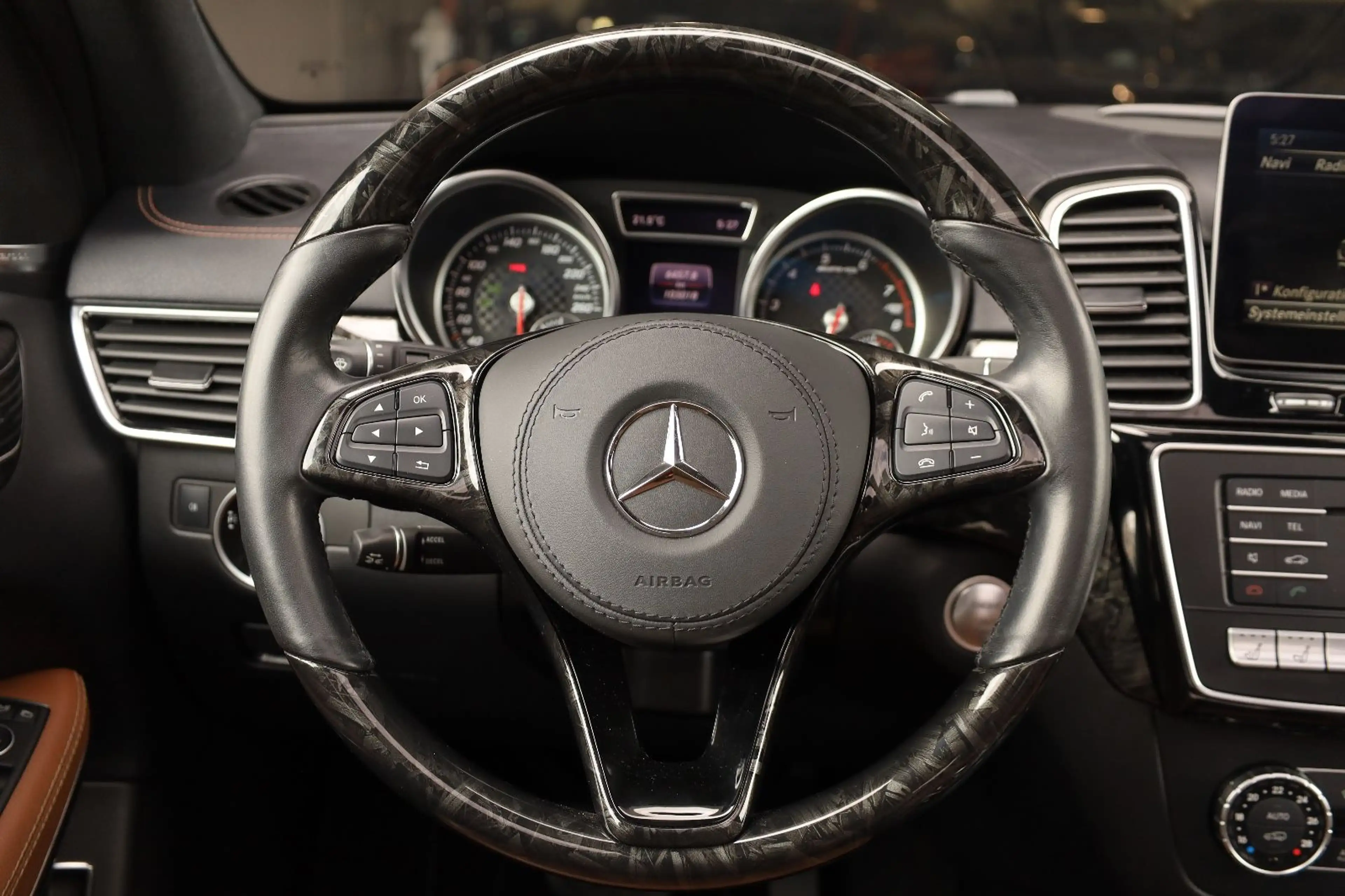 Mercedes-Benz GLS 500 GLS 550 4MATIC/360*/AIRMATIC/MASSAGE/PANO/HK/R21 — photo 12