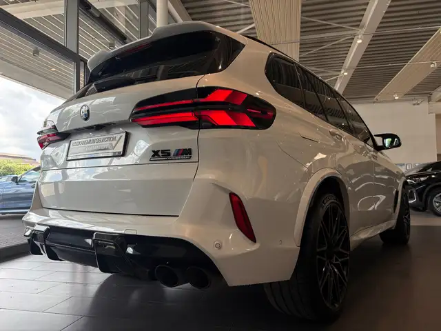 BMW X5 M view 7