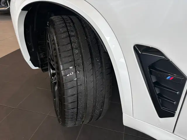 BMW X5 M view 4