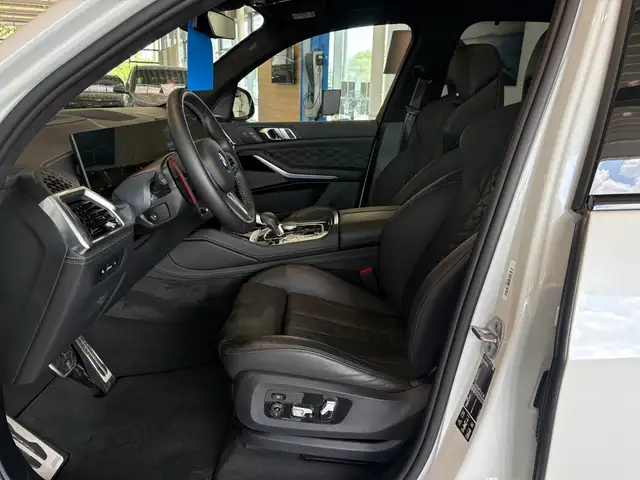BMW X5 M view 13