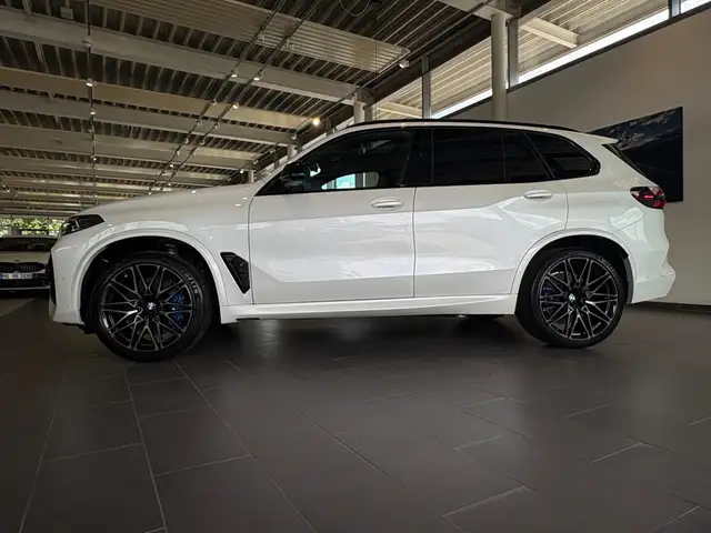 BMW X5 M view 5