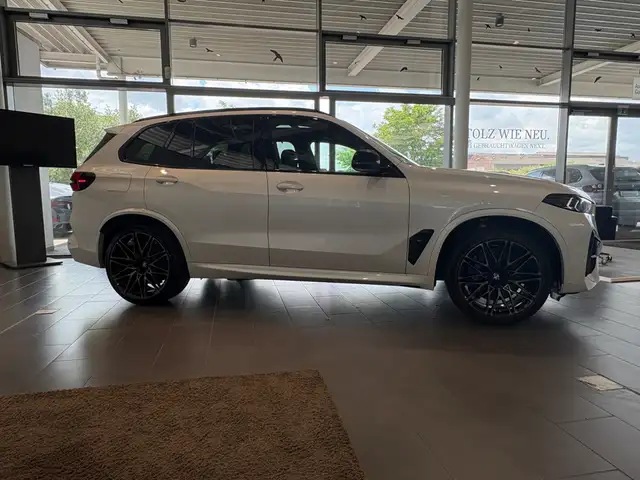 BMW X5 M view 9