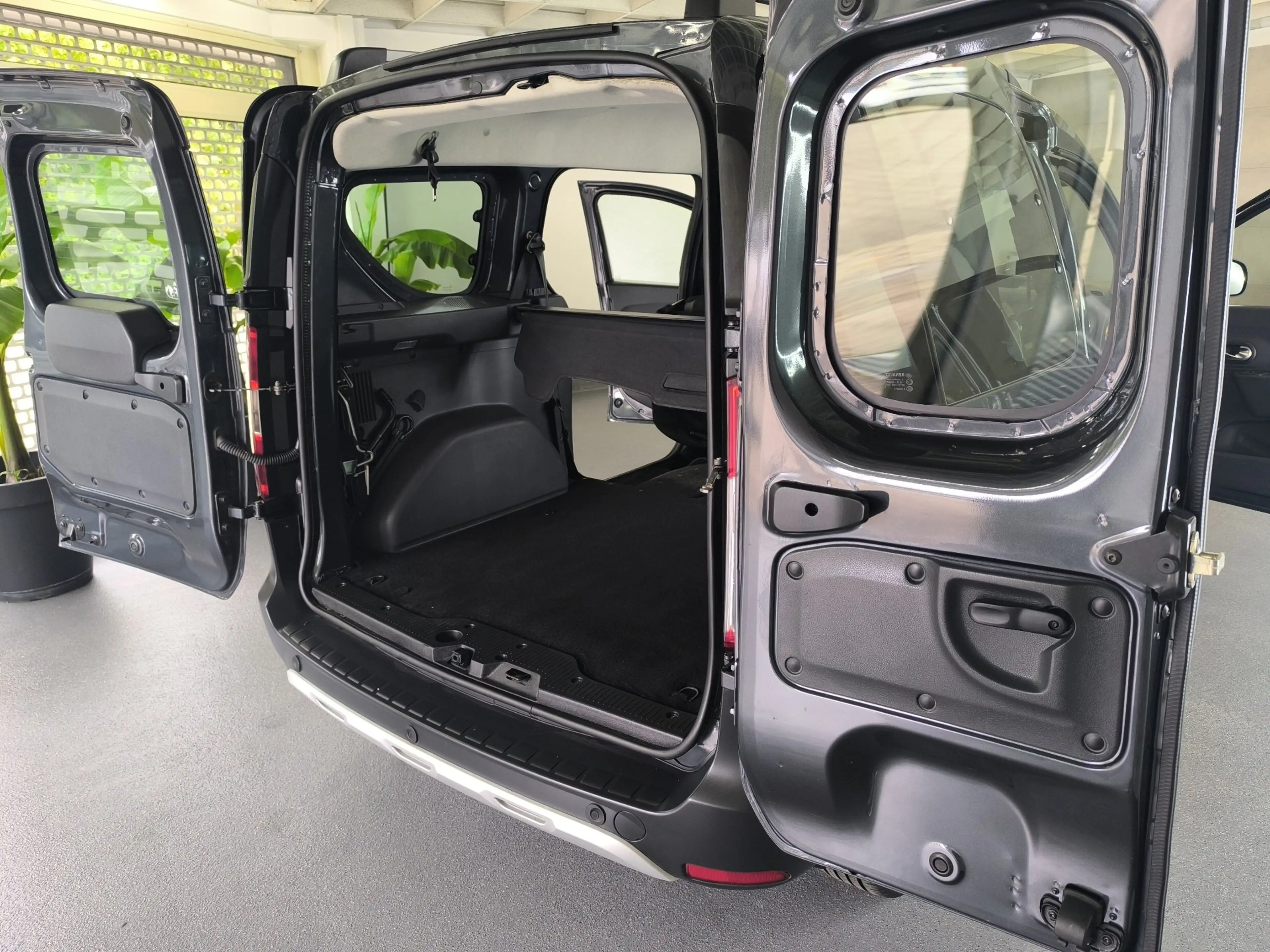 Dacia Dokker Stepway Celebration.-Navigation.-Klimaanlage.-PDC — photo 11