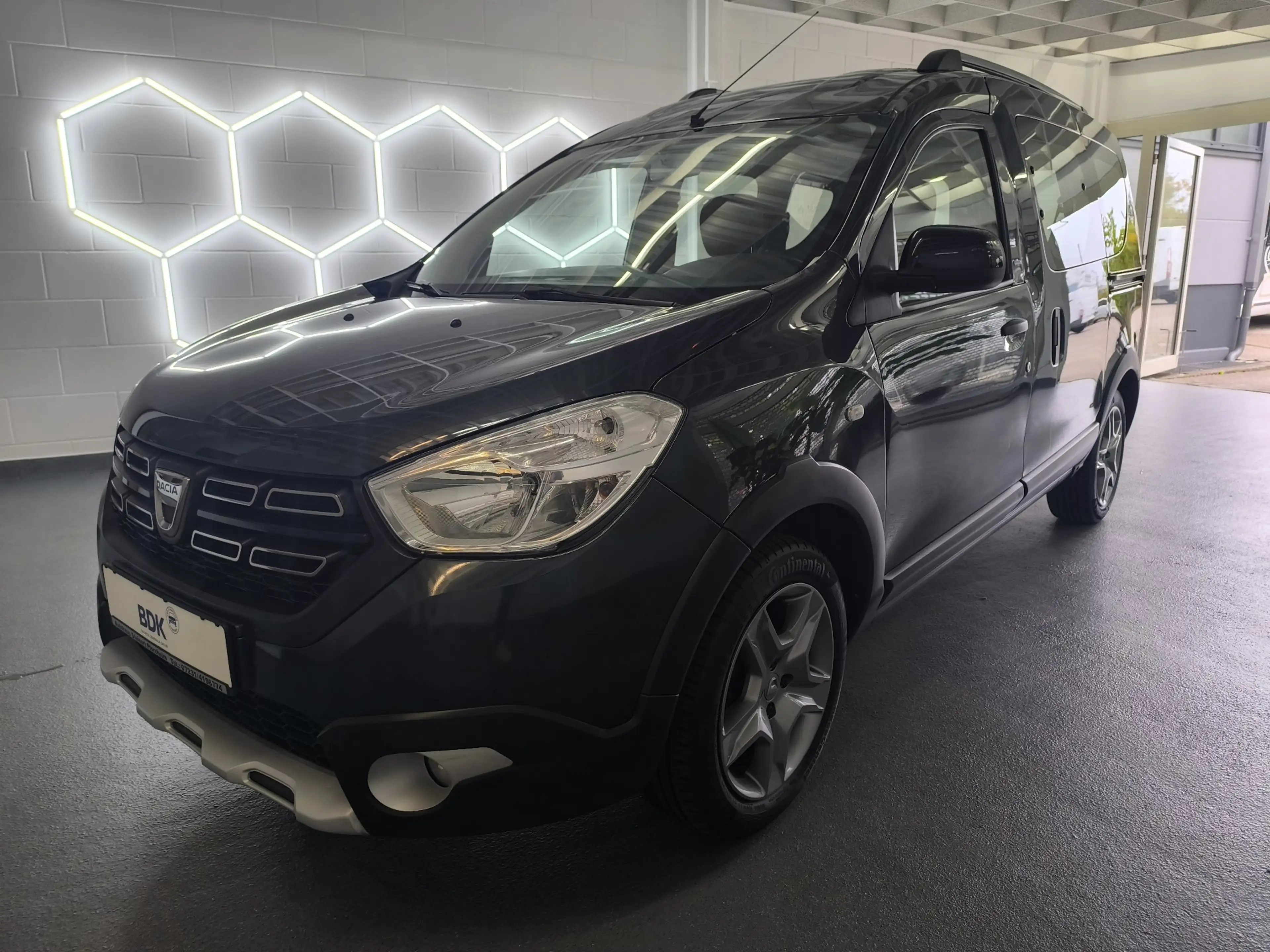 Dacia Dokker Stepway Celebration.-Navigation.-Klimaanlage.-PDC