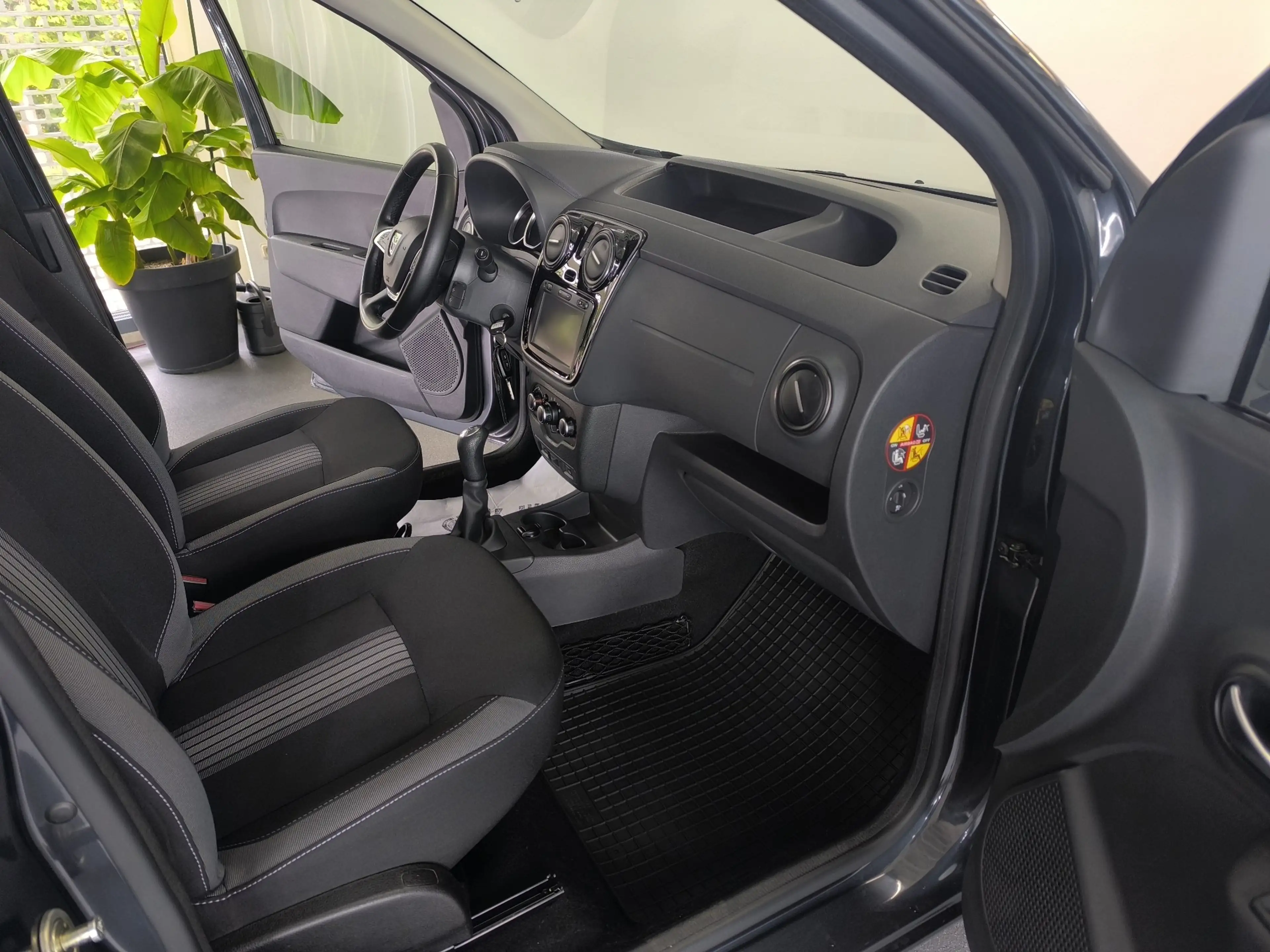 Dacia Dokker Stepway Celebration.-Navigation.-Klimaanlage.-PDC — photo 15