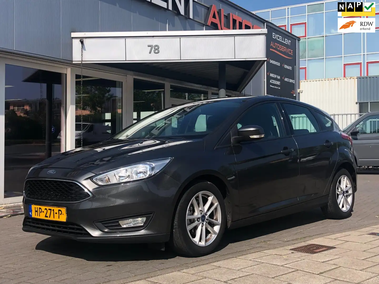Ford Focus 1.0 Titanium Edition - Navi - Airco Grijs - 1