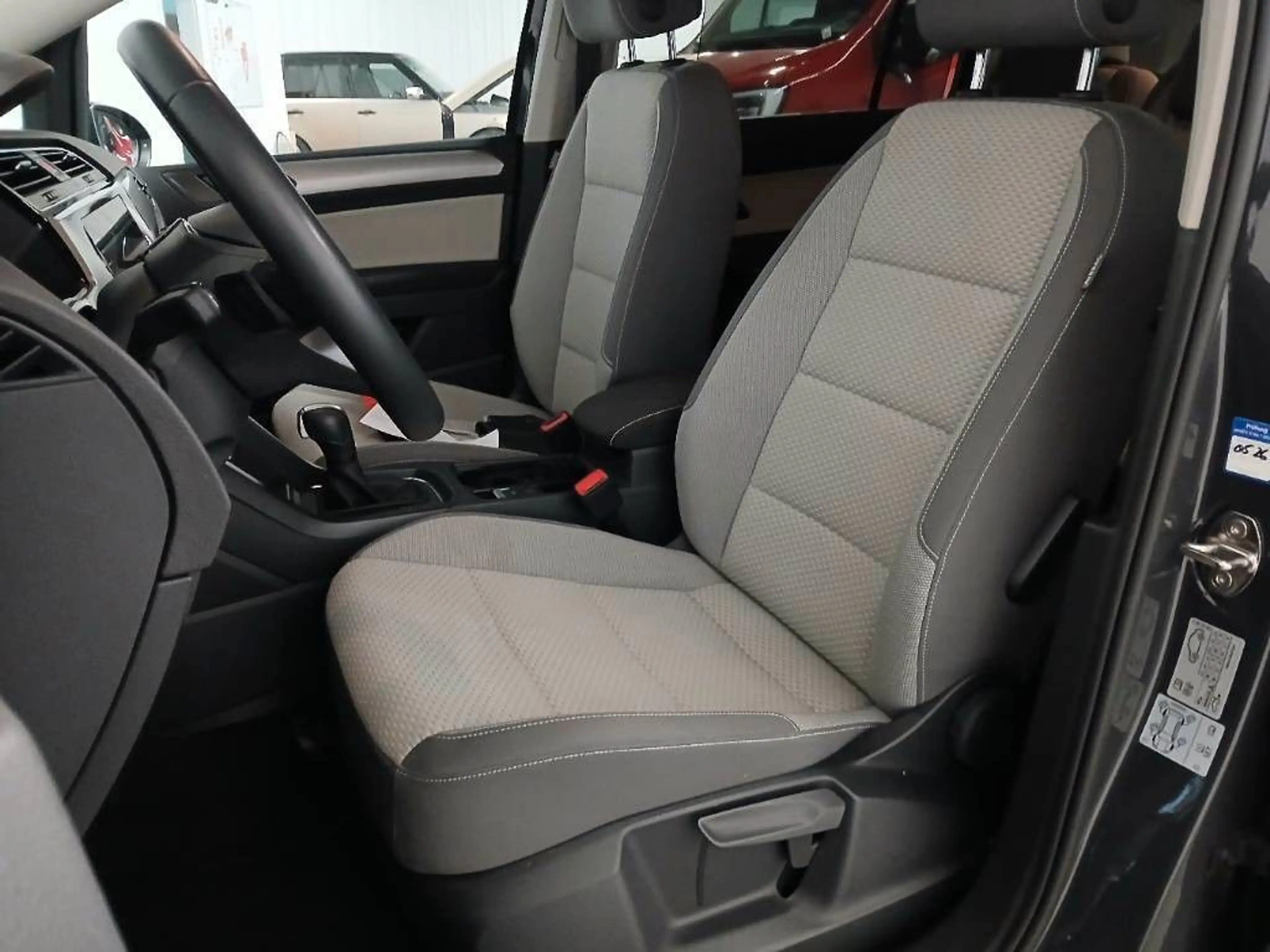 Volkswagen Touran Comfortline ACC AHK StHz 3ZK DYNAUDIO SHZ — photo 9