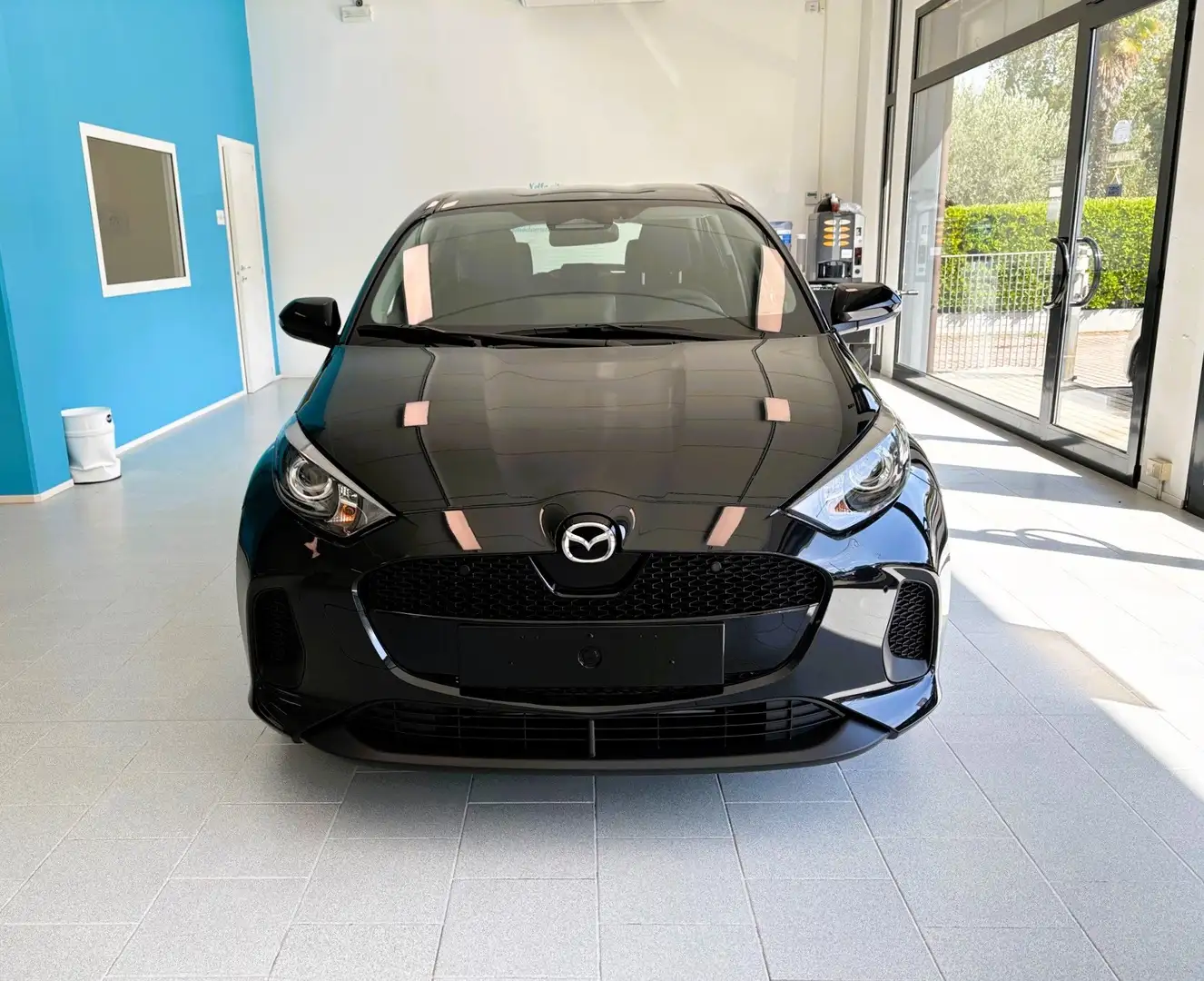 Mazda 2 1.5 VVT Full Hybrid Electric Exclusive Line e-CVT Schwarz - 2
