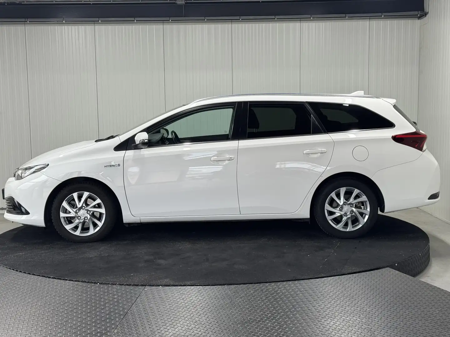 Toyota Auris Touring Sports 1.8 Hybrid Trend NL Navi Cruise Cli Wit - 2