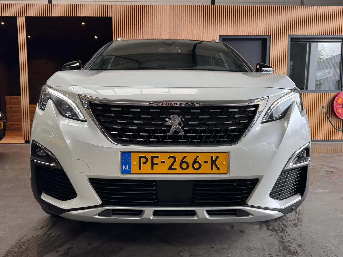 Peugeot 3008 1.6 e-THP GT Line Leer|Camera|Virtual|Trekhaak|NAP Wit - 2