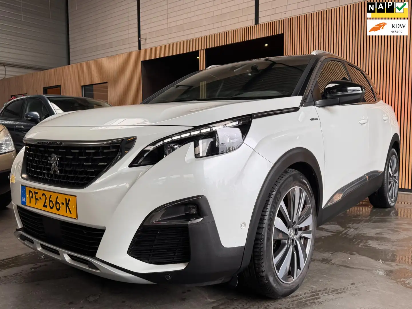 Peugeot 3008 1.6 e-THP GT Line Leer|Camera|Virtual|Trekhaak|NAP Wit - 1