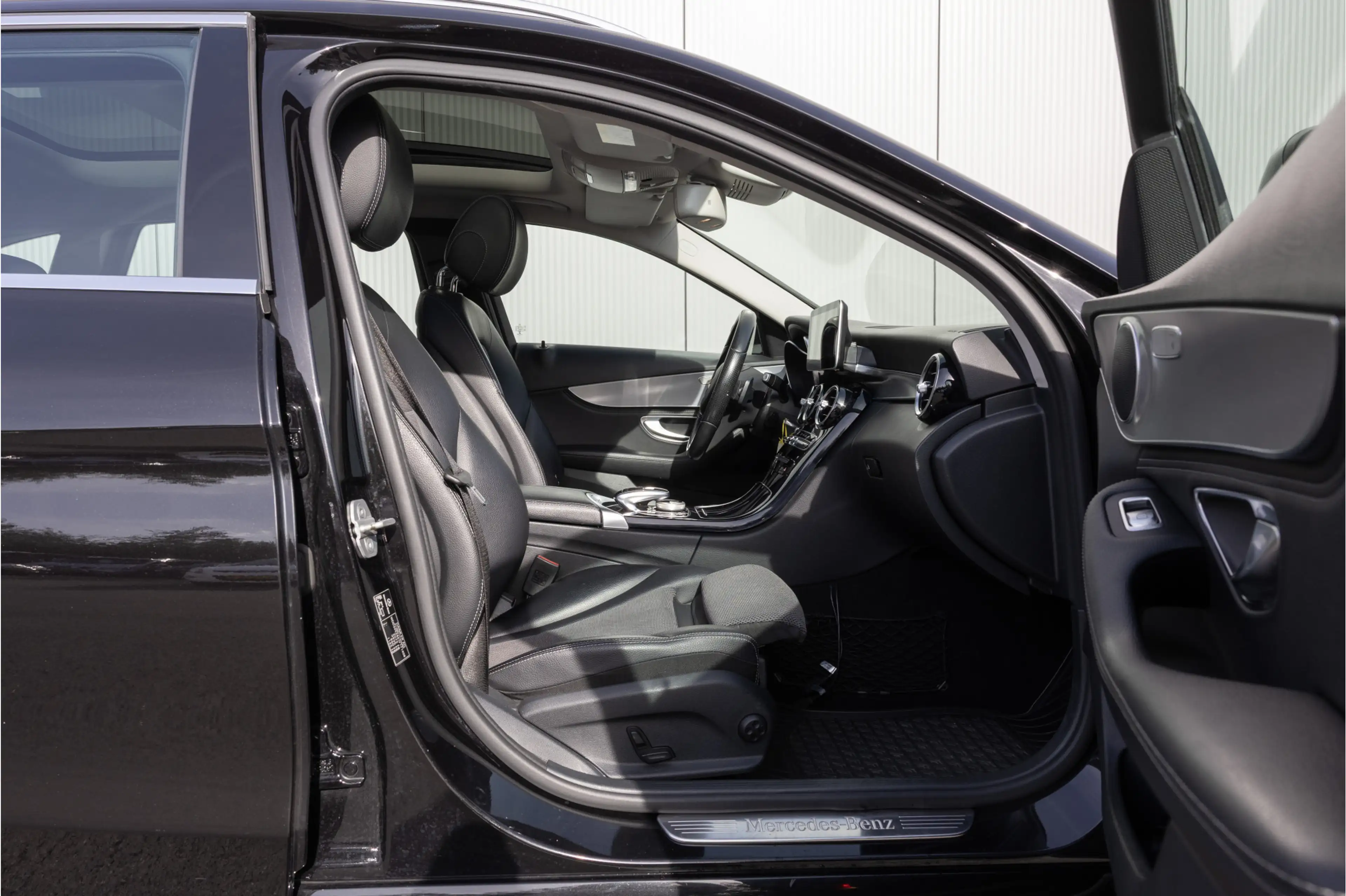 Mercedes-Benz C 180 | AMG | PANO | CAMERA | TREKHAAK — photo 15