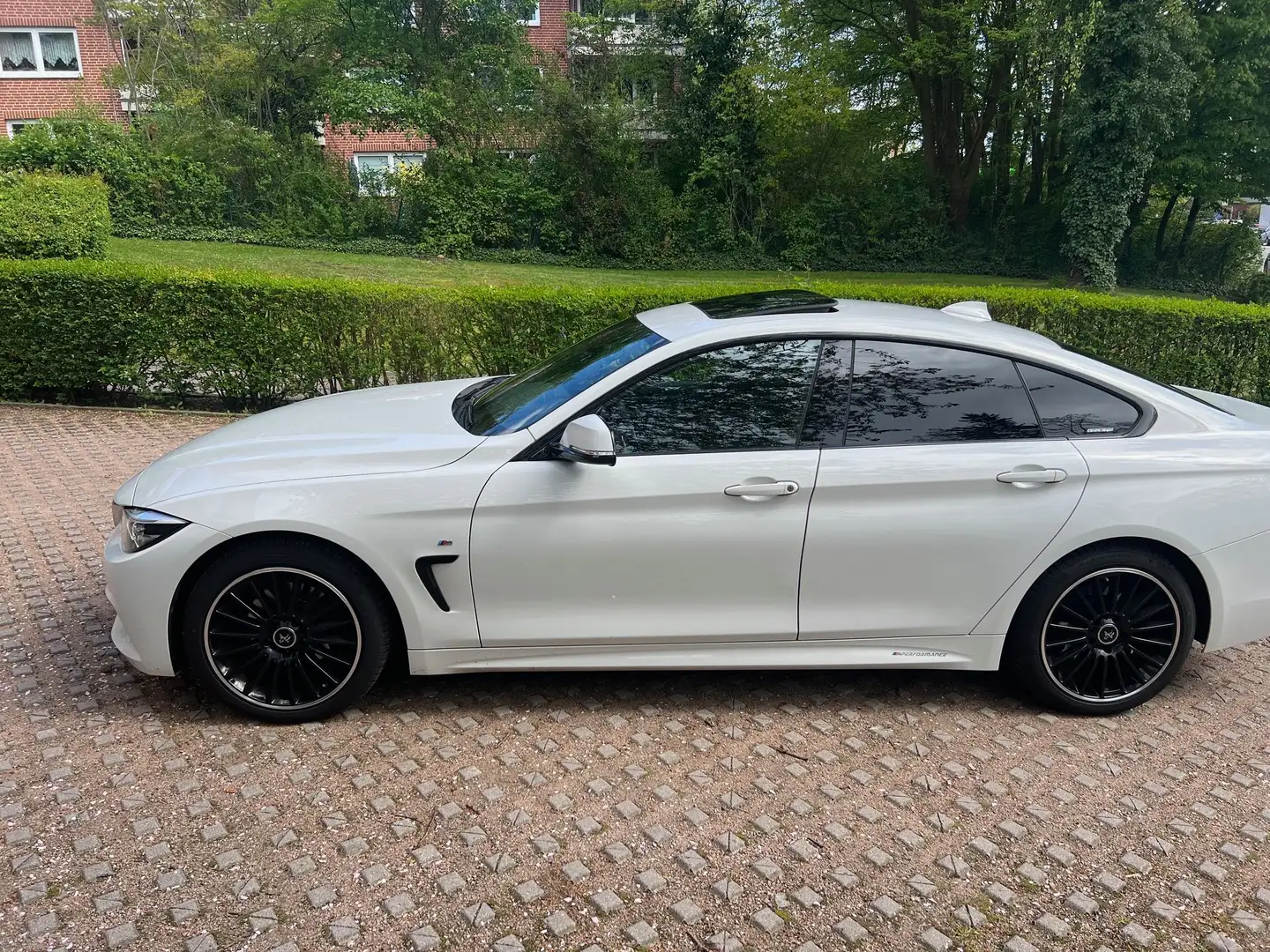 BMW 420 BMW 420d Gran Coupe M Paket Weiß - 2
