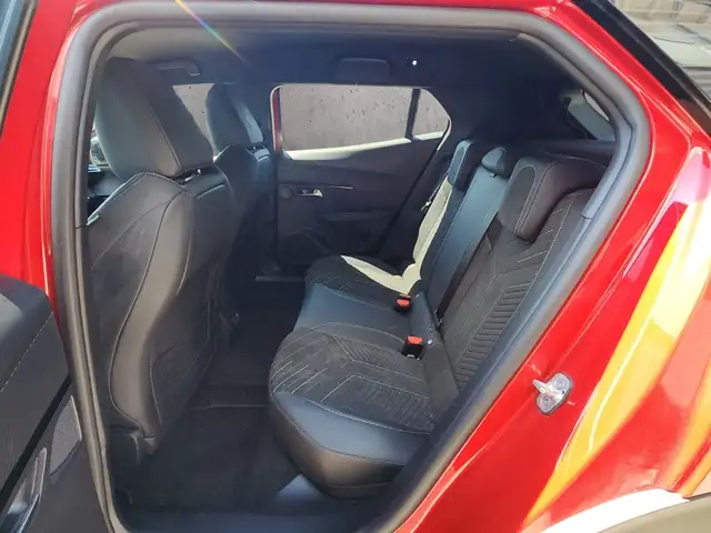 Peugeot 2008 view 8