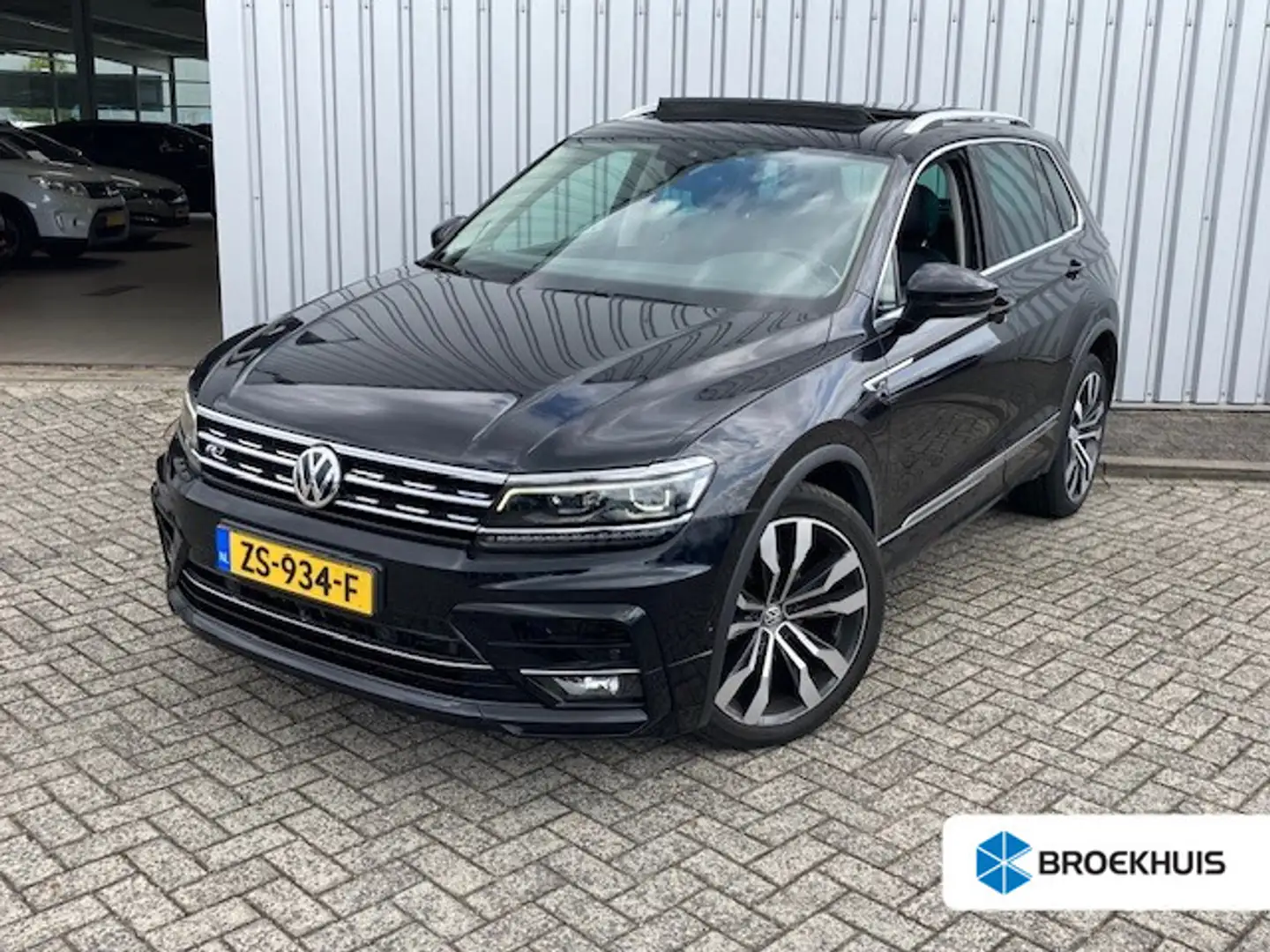 Volkswagen Tiguan 1.5 TSI ACT HighlinePOETS 150pk DSG/AUTO | Trekhaa Zwart - 1