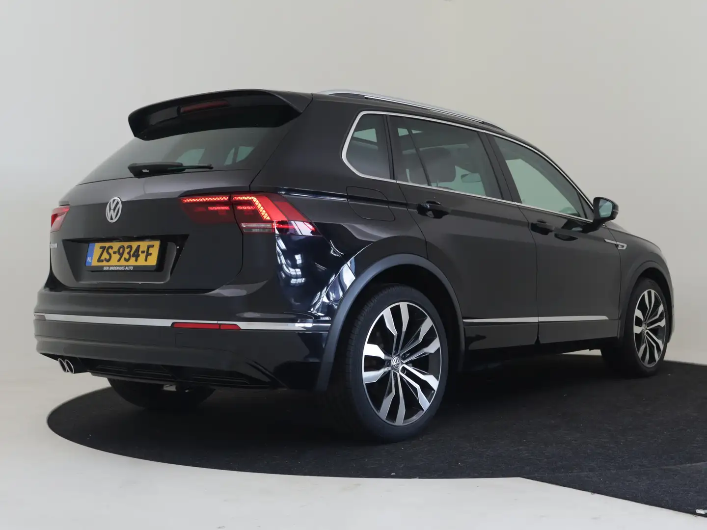 Volkswagen Tiguan 1.5 TSI ACT Highline R-Line 7-DSG | Trekhaak | Pan Noir - 2
