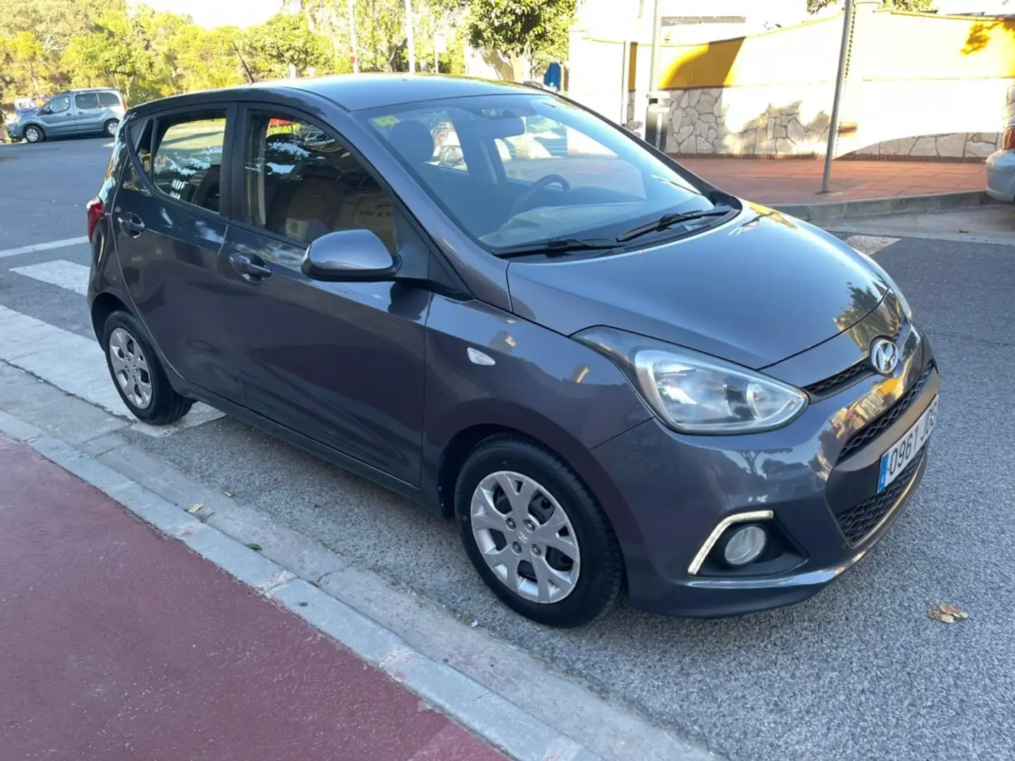 Hyundai i10 1.0 BD Eco Klass Gris - 2