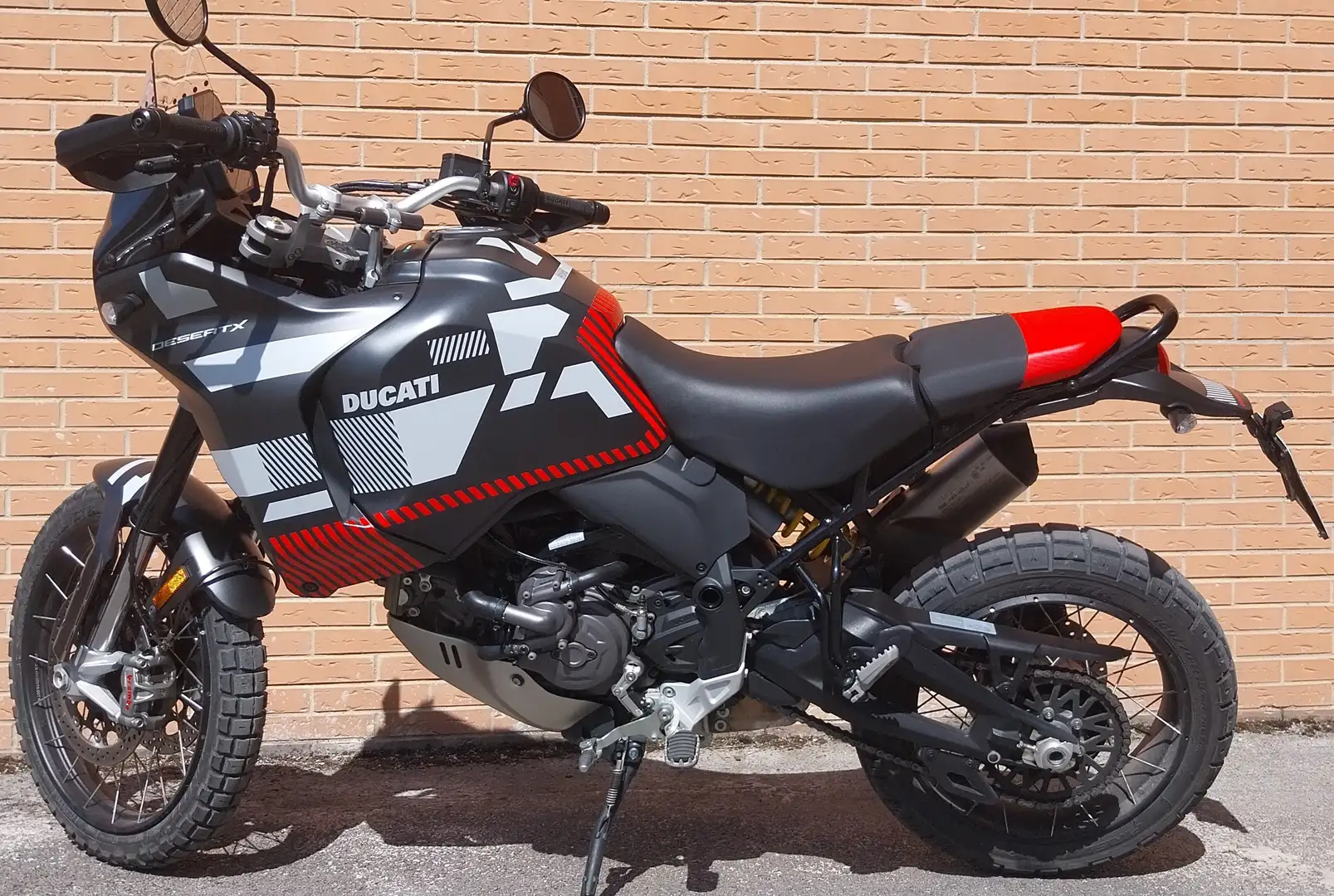Ducati DesertX Černá - 1
