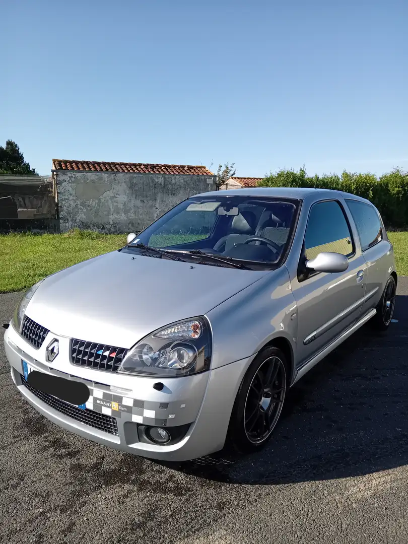 Renault Clio Clio 2.0i 16V Sport 8300euros ( négociable) Gris - 1
