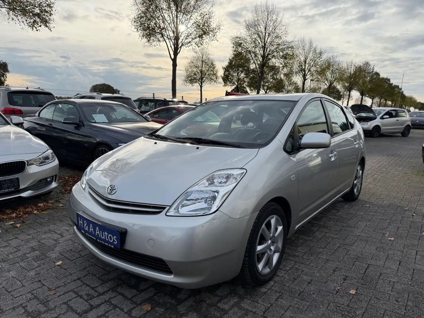 Toyota Prius Sol Silber - 2
