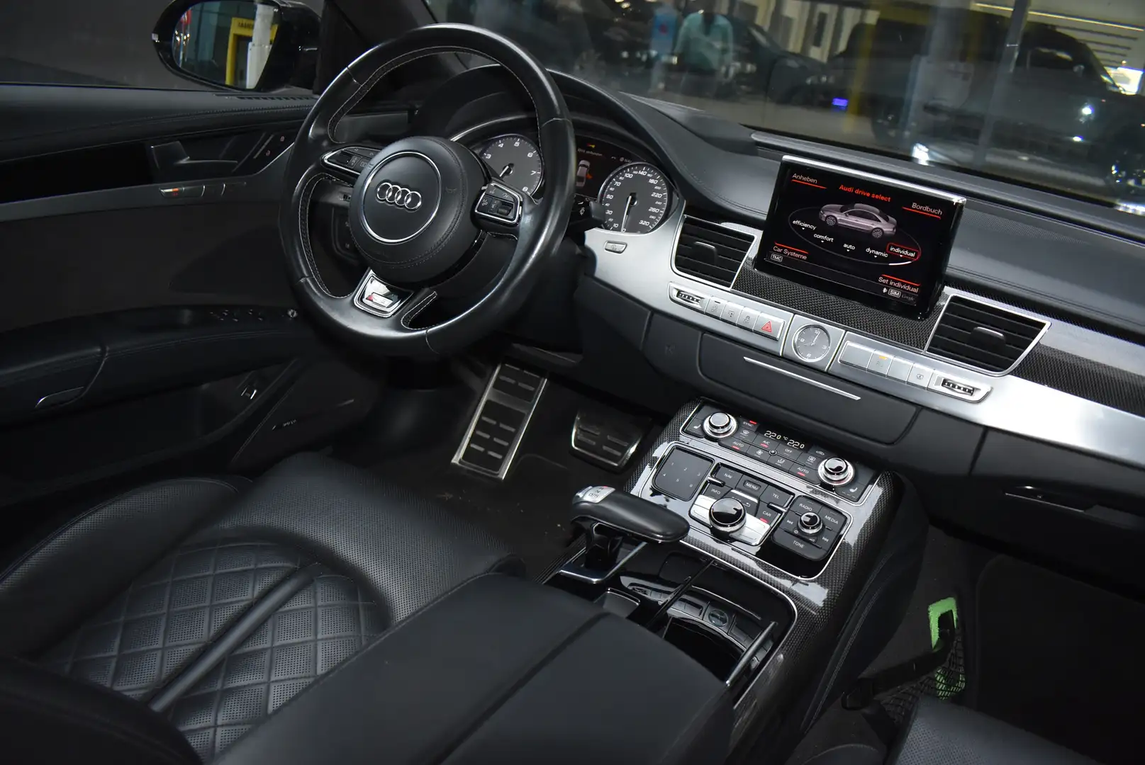 Audi S8 4.0 TFSI quattro plus Grau - 2