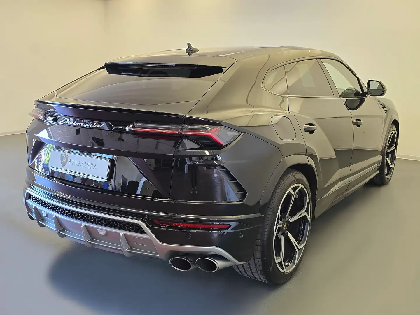 Lamborghini Urus 4.0 Nero - 2