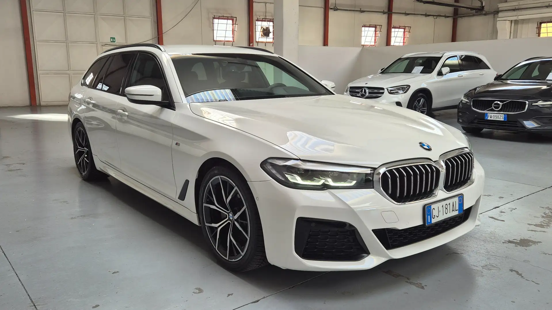 BMW 520 520d Touring mhev 48V xdrive Msport auto Beyaz - 2