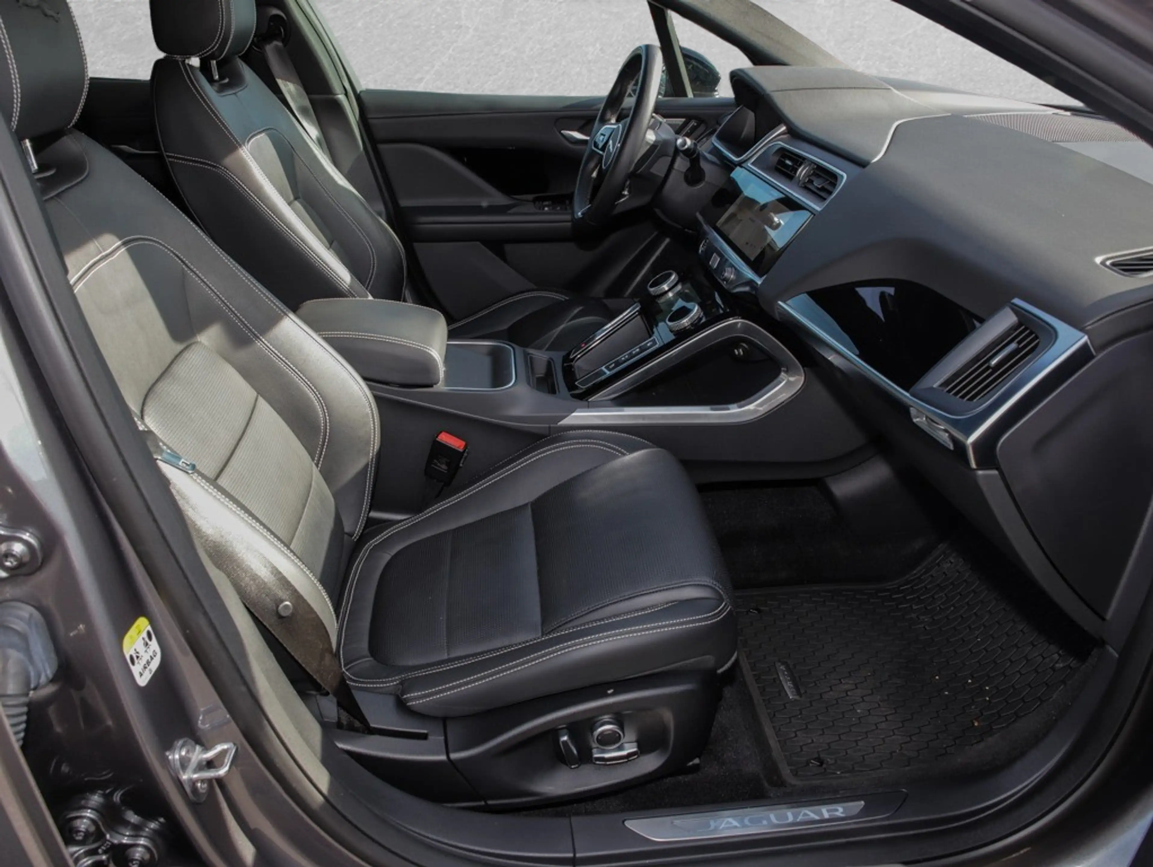 Jaguar I-Pace EV400 S Black Pano Winter LED el.Heck — photo 3