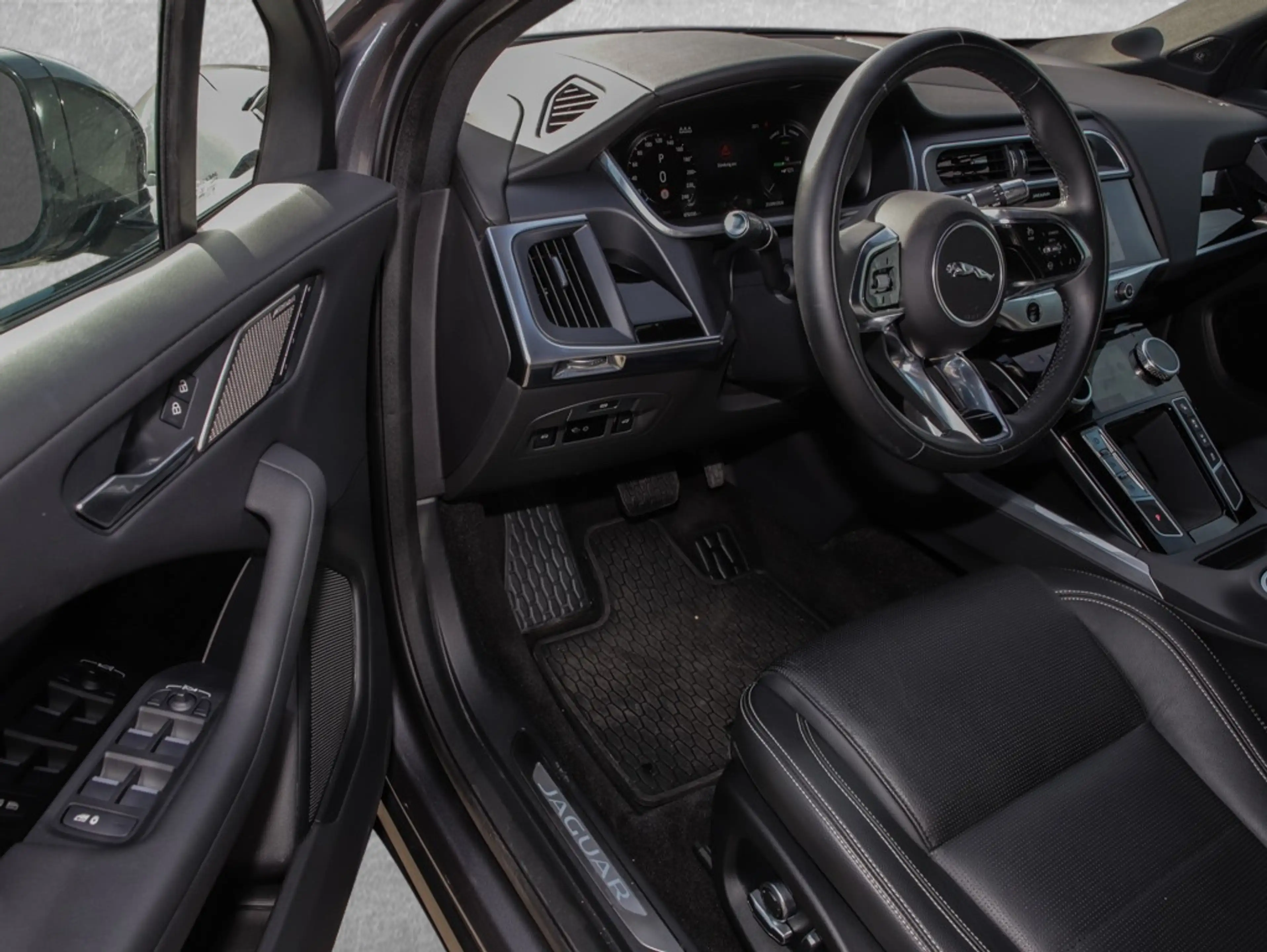 Jaguar I-Pace EV400 S Black Pano Winter LED el.Heck — photo 13