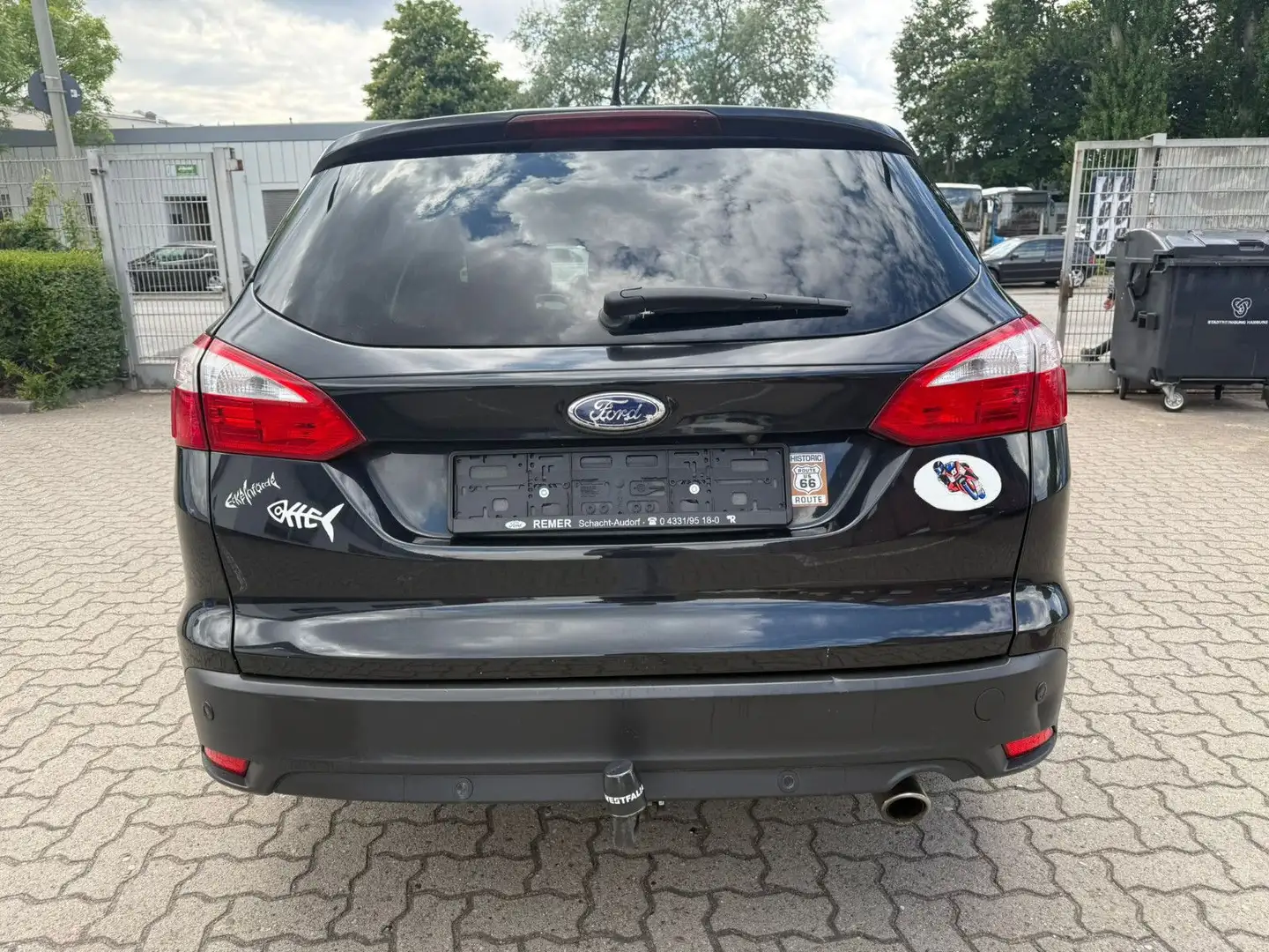 Ford Focus Titanium AUT. 2.0 TDCI*NAVI*R-CAM*AHK*PDC Schwarz - 2