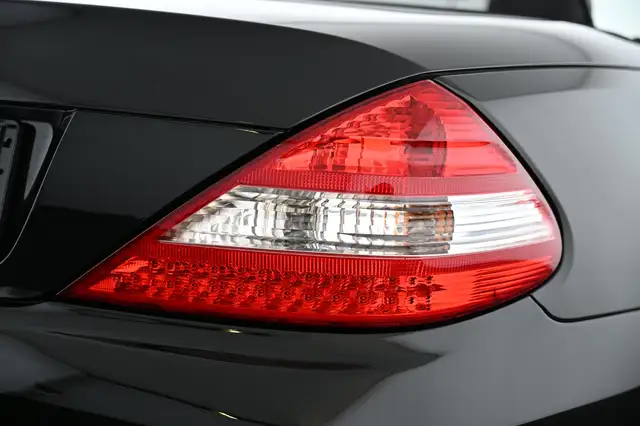 Mercedes-Benz SL view 26