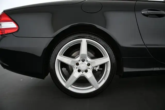 Mercedes-Benz SL view 28