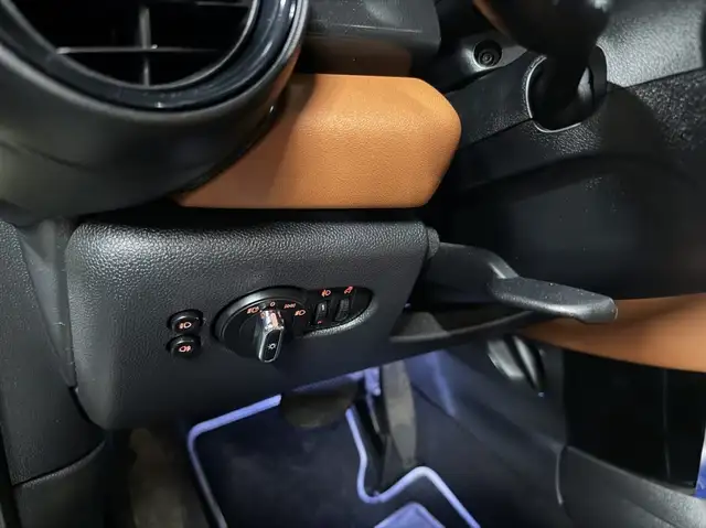 Mini Hatch view 30