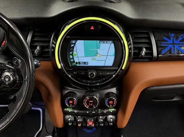 Mini Hatch view 19