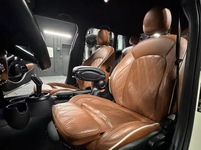 Mini Hatch view 13